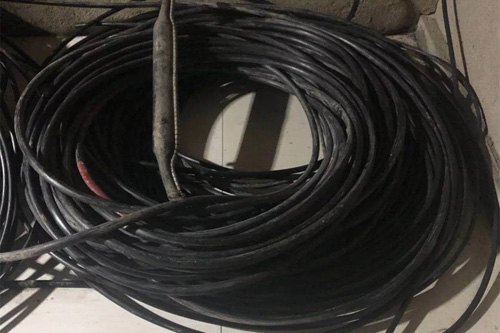 訊電纜被盜割，警方雷霆出擊抓獲犯罪嫌疑人 